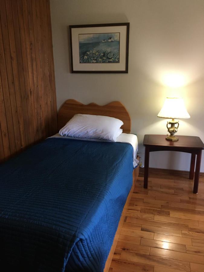 Hotel L'Aubergine Saint Hilarion Esterno foto
